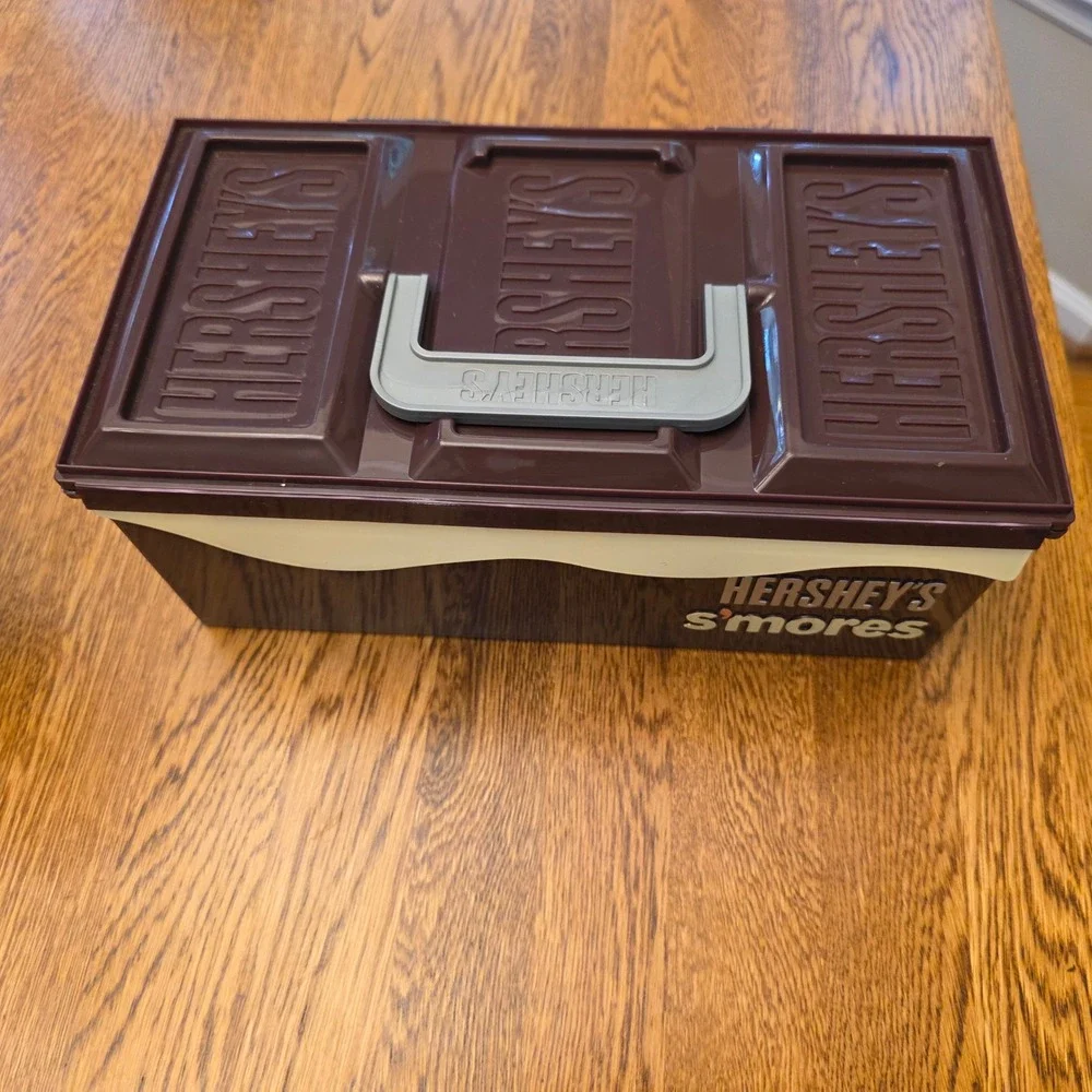 Hershey's S'mores Plastic Storage Caddy Brown Divided Snack Box Handle Bonfire